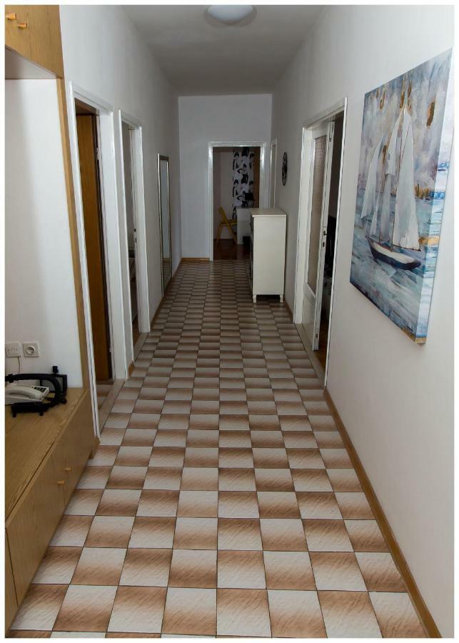 Large Apartment Between Split And Trogir Kaštela المظهر الخارجي الصورة