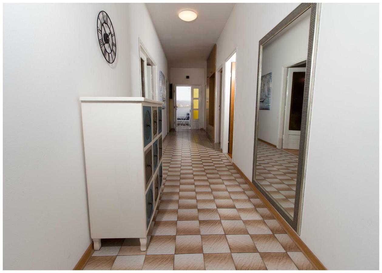 Large Apartment Between Split And Trogir Kaštela المظهر الخارجي الصورة