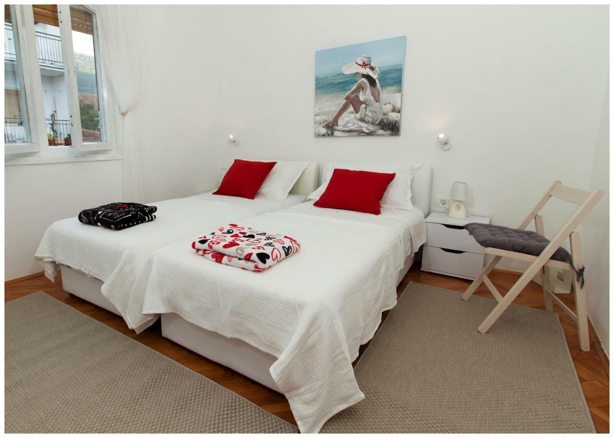 Large Apartment Between Split And Trogir Kaštela المظهر الخارجي الصورة
