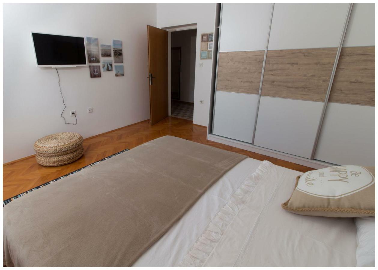 Large Apartment Between Split And Trogir Kaštela المظهر الخارجي الصورة