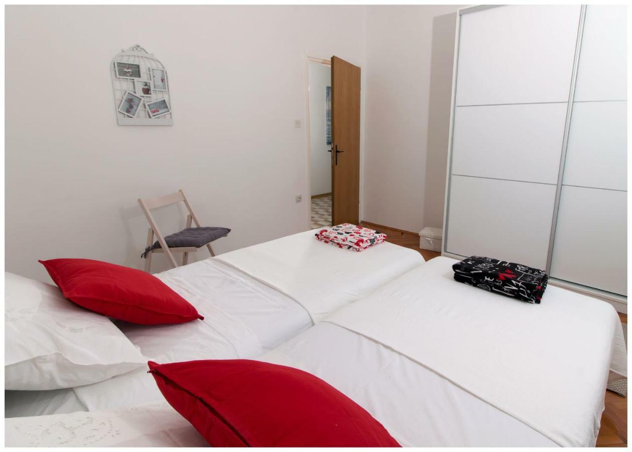 Large Apartment Between Split And Trogir Kaštela المظهر الخارجي الصورة