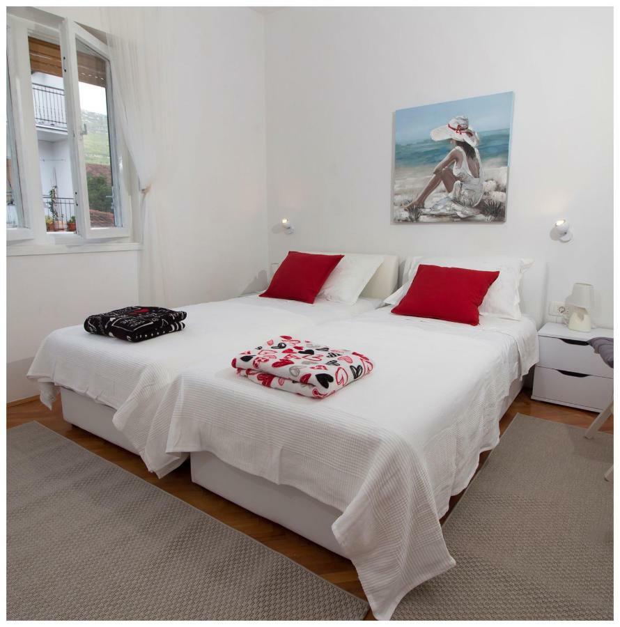 Large Apartment Between Split And Trogir Kaštela المظهر الخارجي الصورة